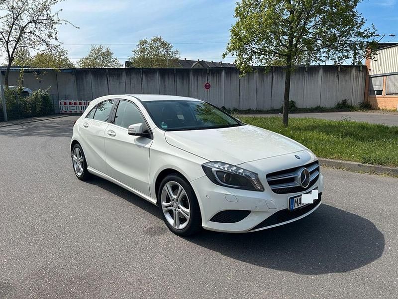 Gebraucht Mercedes A200 136 PS (100 kW) 2013 Weiß Limousine