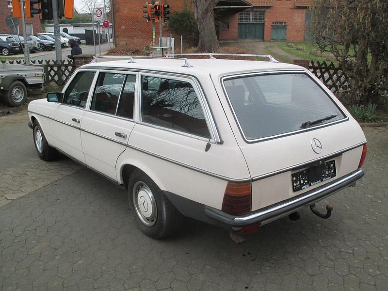 Gebraucht Mercedes E230 136 PS (100 kW) 1985 Weiß Kombi