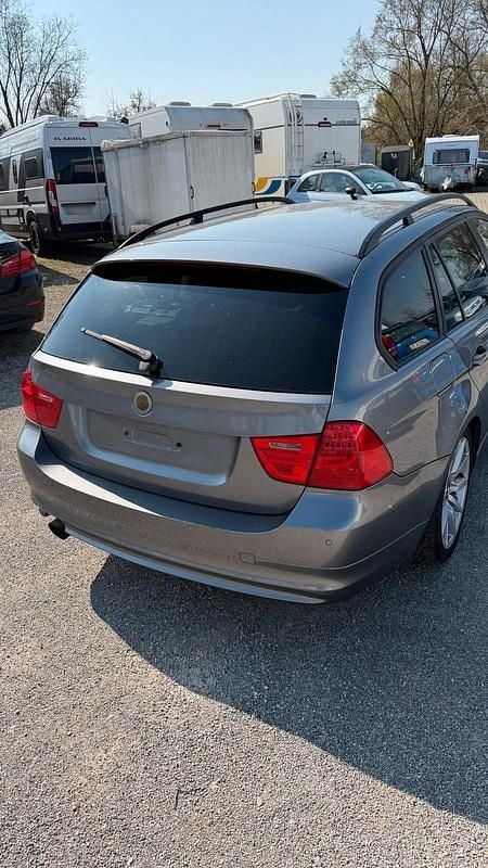 Gebraucht BMW 318 143 PS (105 kW) 2008 Grau Kombi