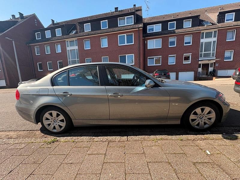 Gebraucht BMW 318 143 PS (105 kW) 2008 Grau Limousine