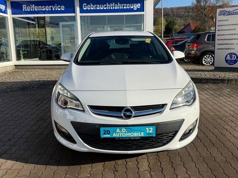Second-hand Opel Astra 165 CP (121 kW) 2012 Alb Berlinǎ