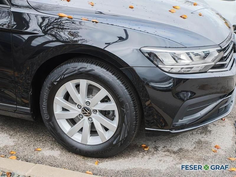 Gebraucht VW Passat Basis 122 PS (89 kW) 2022 Schwarz Kombi