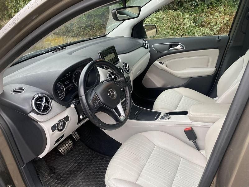 Gebraucht Mercedes B200 156 PS (114 kW) 2013 Van / Kleinbus