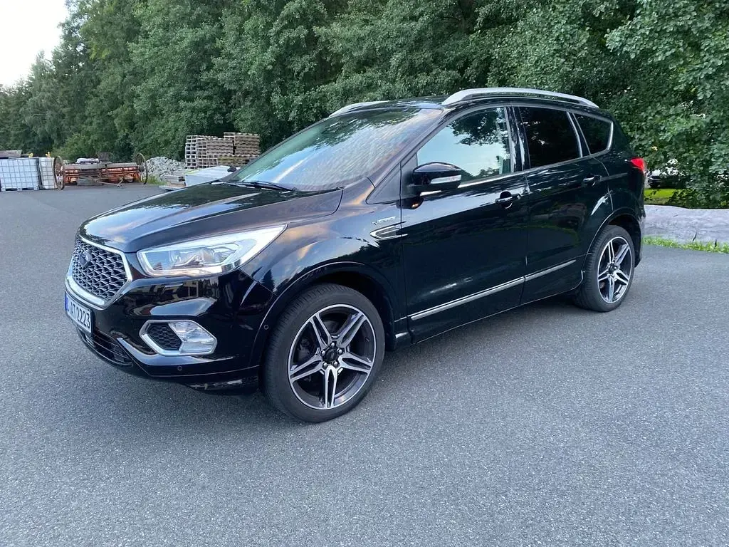 Gebraucht Ford Kuga Vignale 182 PS (133 kW) 2017 Shadow black SUV