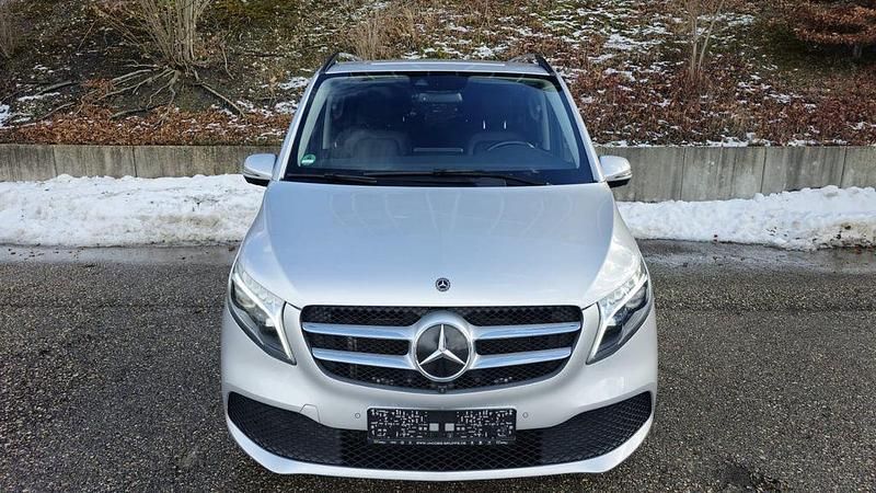 Gebraucht Mercedes V300 Avantgarde Edition 239 PS (175 kW) 2021 Silber Van / Kleinbus