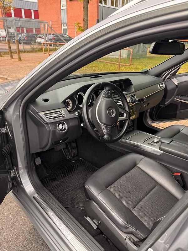 Gebraucht Mercedes E220 170 PS (125 kW) 2019 Grau Kombi