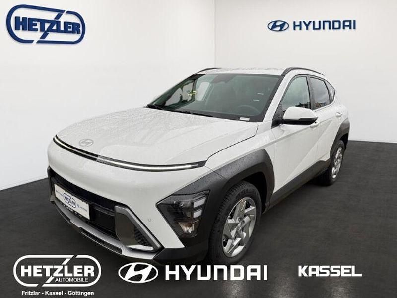 Atlas white / sol Neu 2025 Hyundai Kona Trend SUV | 33.990 € (Etwas zu teuer) - Bild 1/4