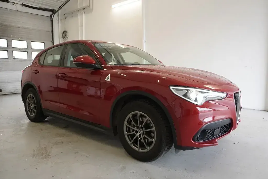 Gebraucht Alfa Romeo Stelvio 179 PS (131 kW) 2018 Rot SUV