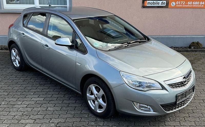 Gebraucht Opel Astra Design Edition 87 PS (63 kW) 2011 Silber Limousine