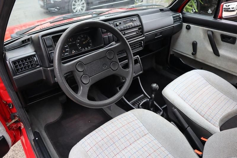 Second-hand VW Jetta 72 CP (52 kW) 1987 Berlinǎ