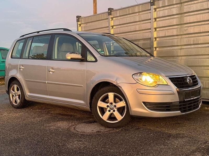 Silber Gebraucht 2009 VW Touran Trendline Van / Kleinbus | 2.199 € (Superpreis) - Bild 1/4