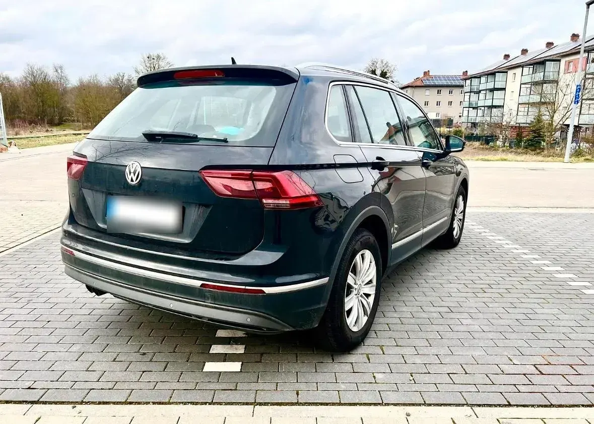 Gebraucht VW Tiguan Highline 150 PS (110 kW) 2016 Schwarz SUV