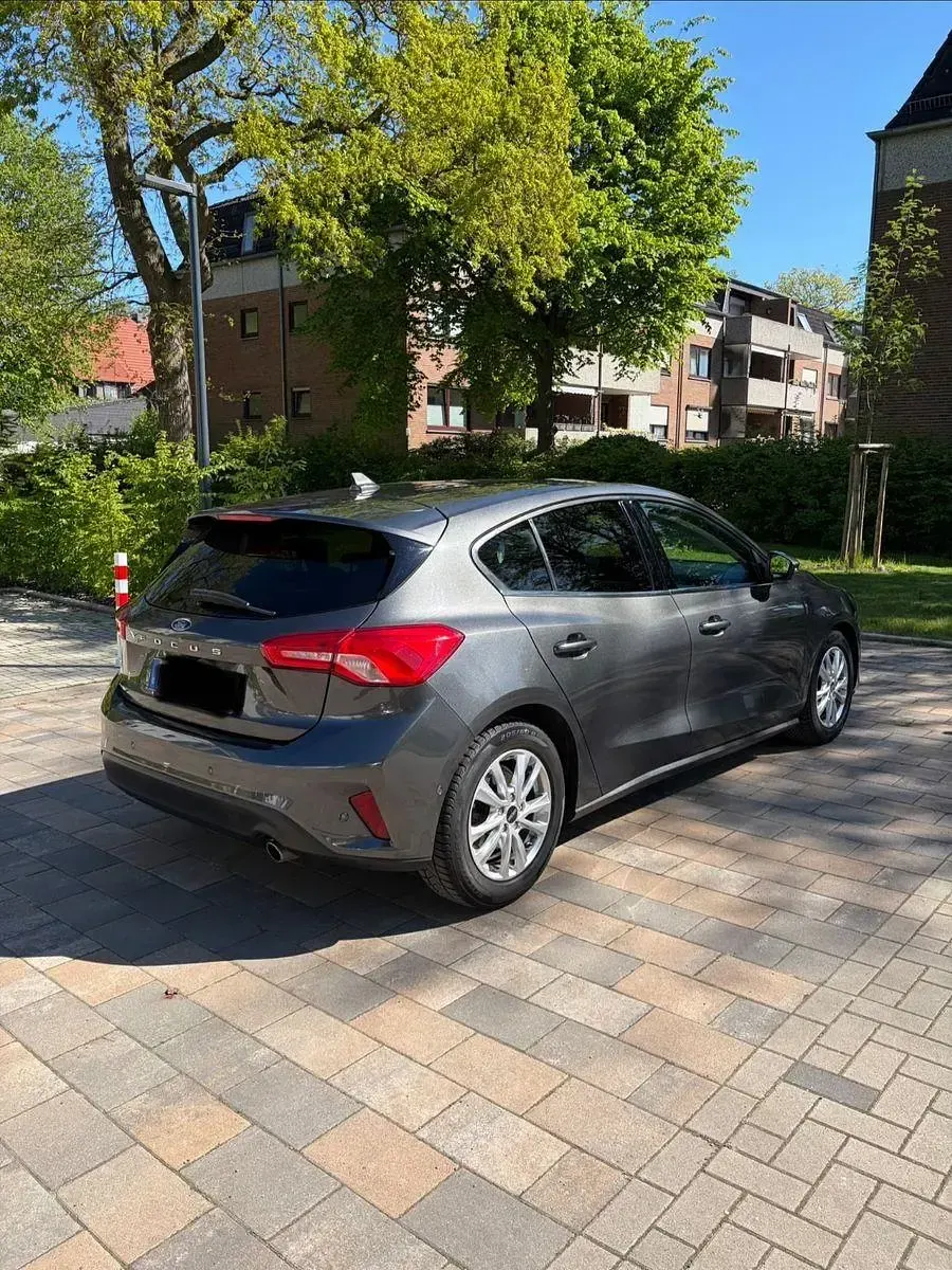Gebraucht Ford Focus Active 120 PS (88 kW) 2020 Grau Limousine