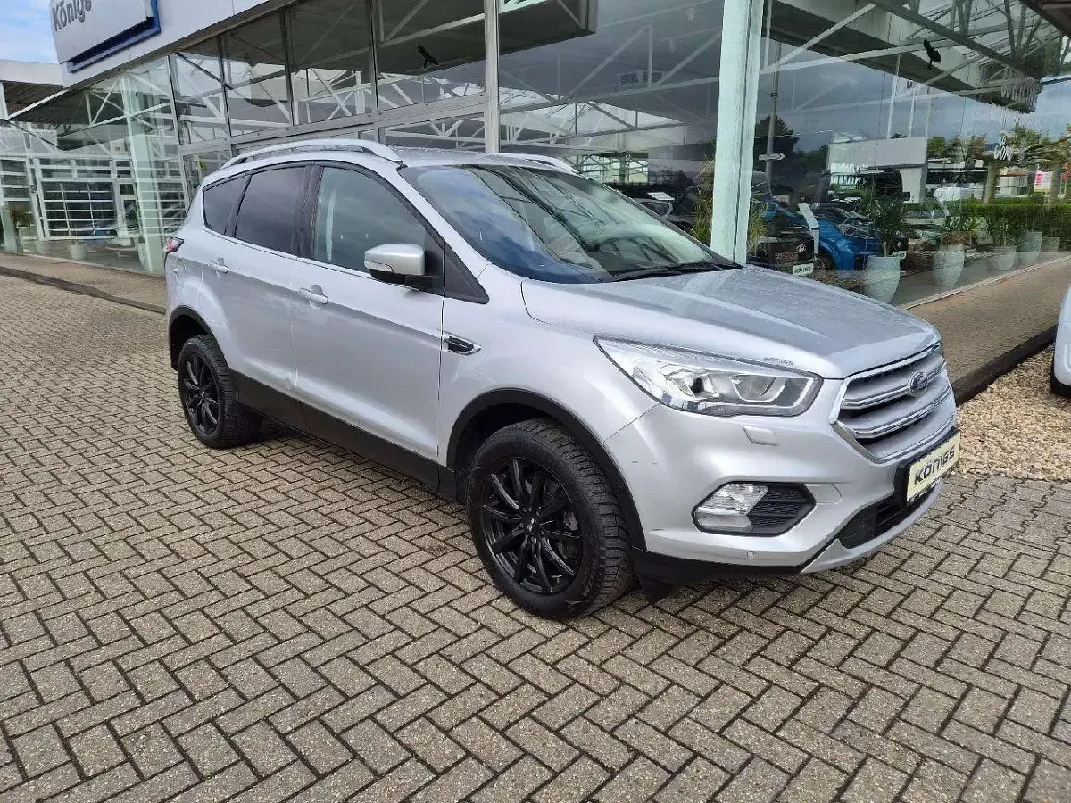 Gebraucht Ford Kuga Cool & Connect 150 PS (110 kW) 2017 Polarsilber metallic (metallic) SUV