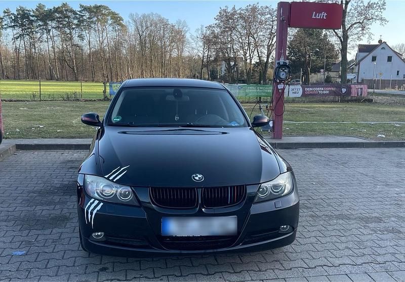 Gebraucht BMW 318 143 PS (105 kW) 2008 Schwarz Limousine