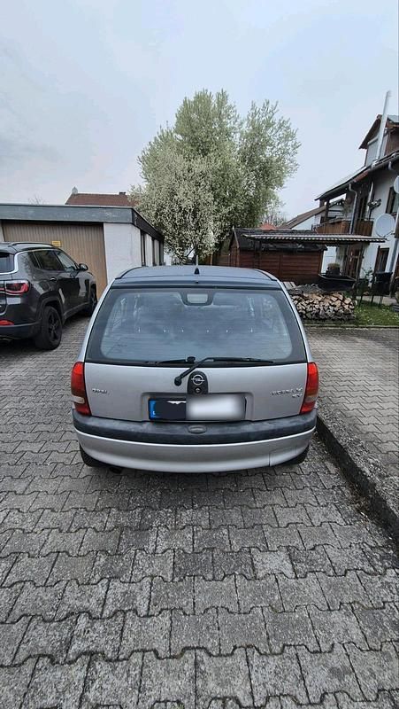 Gebraucht Opel Corsa Edition 90 PS (66 kW) 1999 Silber Kleinwagen