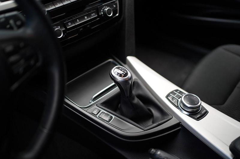 Gebraucht BMW 318 Advantage 150 PS (110 kW) 2018 Weiß Kombi