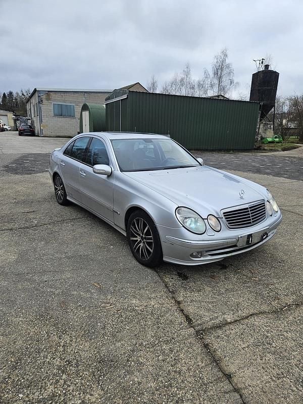 Gebraucht Mercedes E270 Avantgarde 177 PS (130 kW) 2002 Silber Limousine