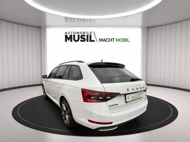 Gebraucht Skoda Superb SportLine 200 PS (147 kW) 2024 Moonweiss metallic Kombi