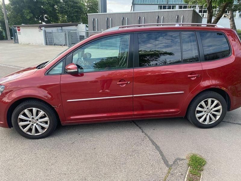Gebraucht VW Touran 140 PS (102 kW) 2011 Rot Van / Kleinbus