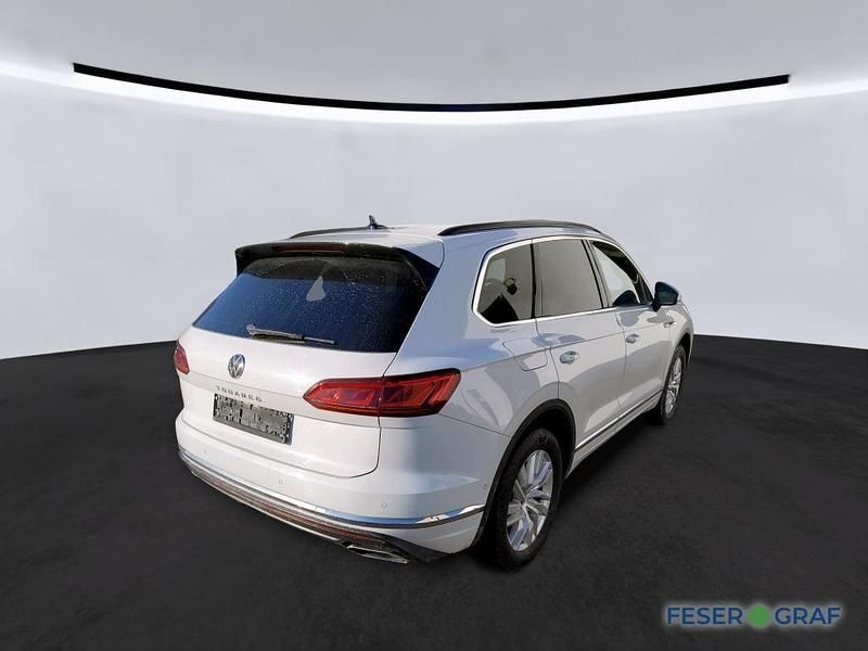 Gebraucht VW Touareg 231 PS (169 kW) 2022 Pure white SUV