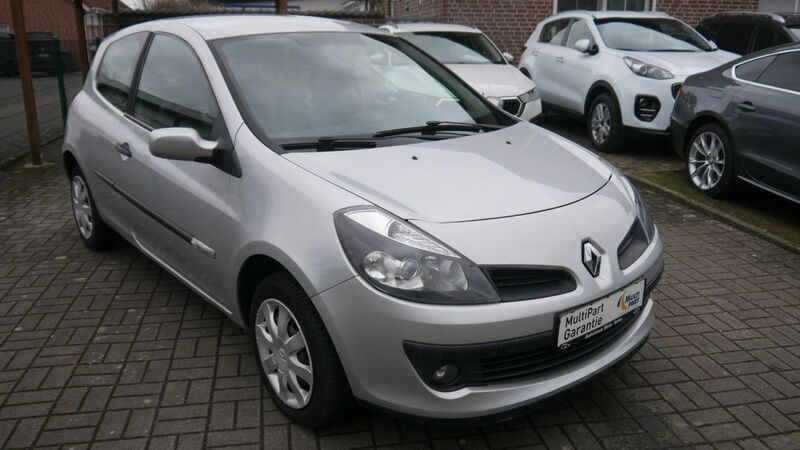 Grau Gebraucht 2009 Renault Clio II Rip Curl Limousine | 2.990 € (Guter Preis) - Bild 1/4