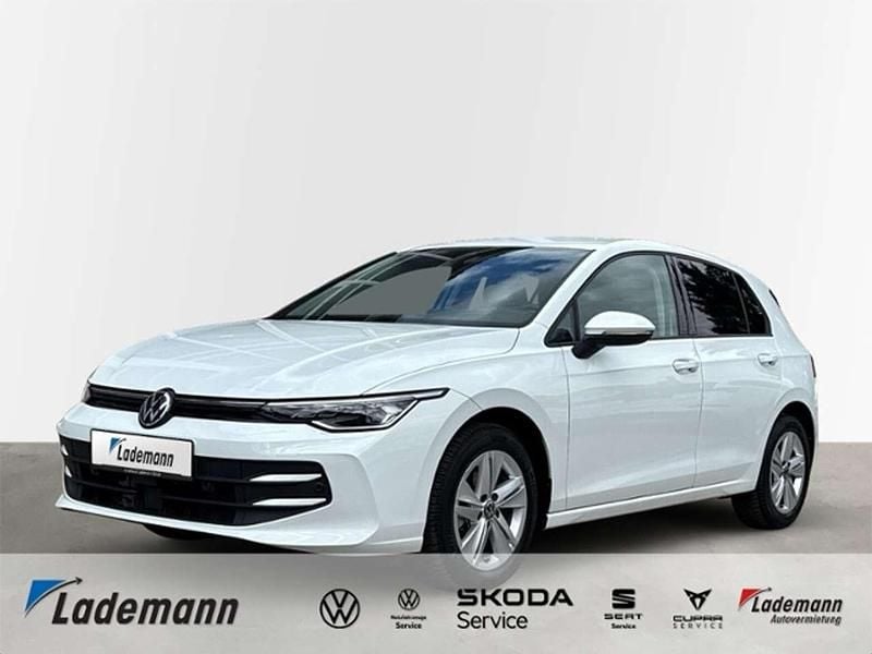 Pure white Gebraucht 2024 VW Golf VIII Life Limousine | 25.624 € (Fairer Preis) - Bild 1/4