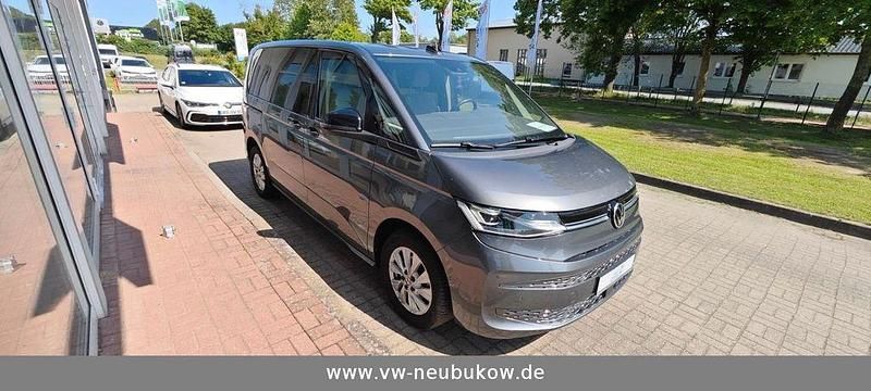 Gebraucht VW Multivan 136 PS (100 kW) 2023 Grau Van