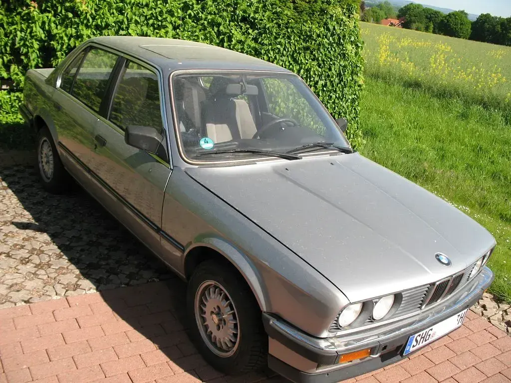 Gebraucht BMW 325 129 PS (94 kW) 1987 Silber Limousine