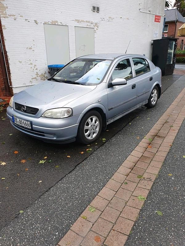 Gebraucht Opel Astra 88 PS (64 kW) 2002 Silber Limousine