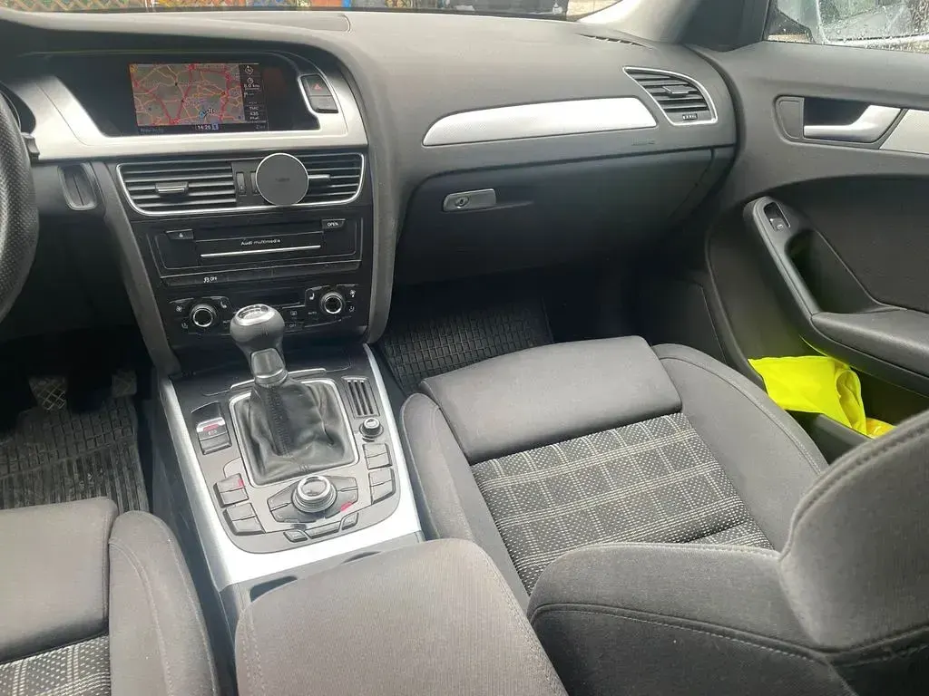 Gebraucht Audi A4 Ambiente 160 PS (117 kW) 2011 Silber Limousine