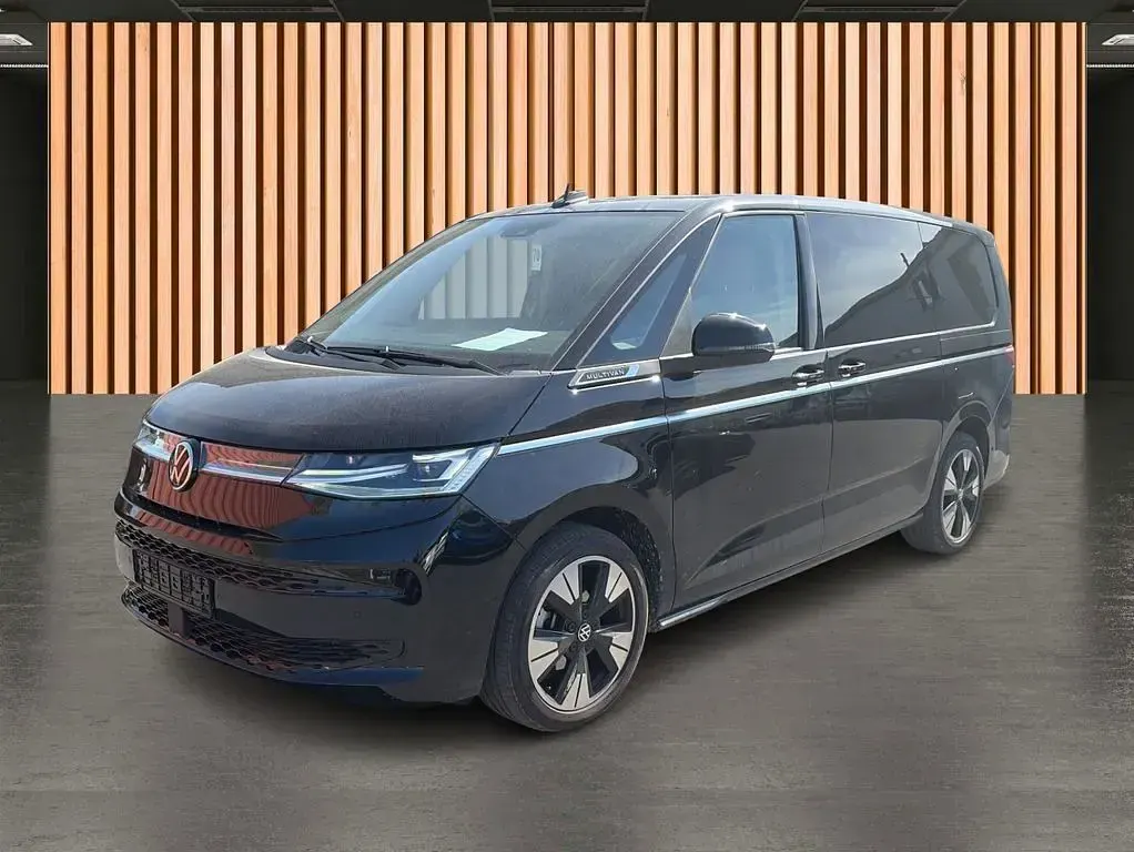 Używany VW T7 Style 150 KM (110 kW) 2025 Czarny Van