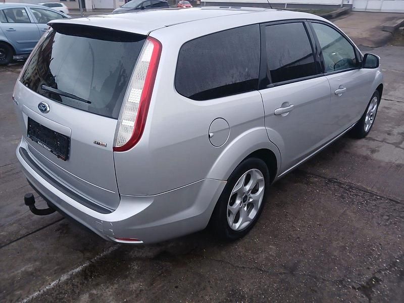 Gebraucht Ford Focus Style 109 PS (80 kW) 2010 Silber Kombi