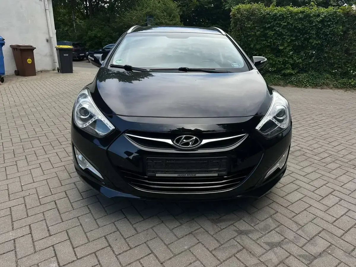 Gebraucht Hyundai i40 Edition 135 PS (99 kW) 2014 Phantom black / mic Kombi