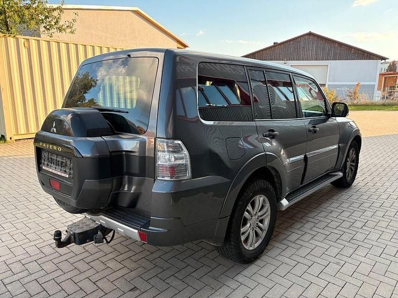 Gebraucht Mitsubishi Pajero 190 PS (139 kW) 2017 Dark grey SUV
