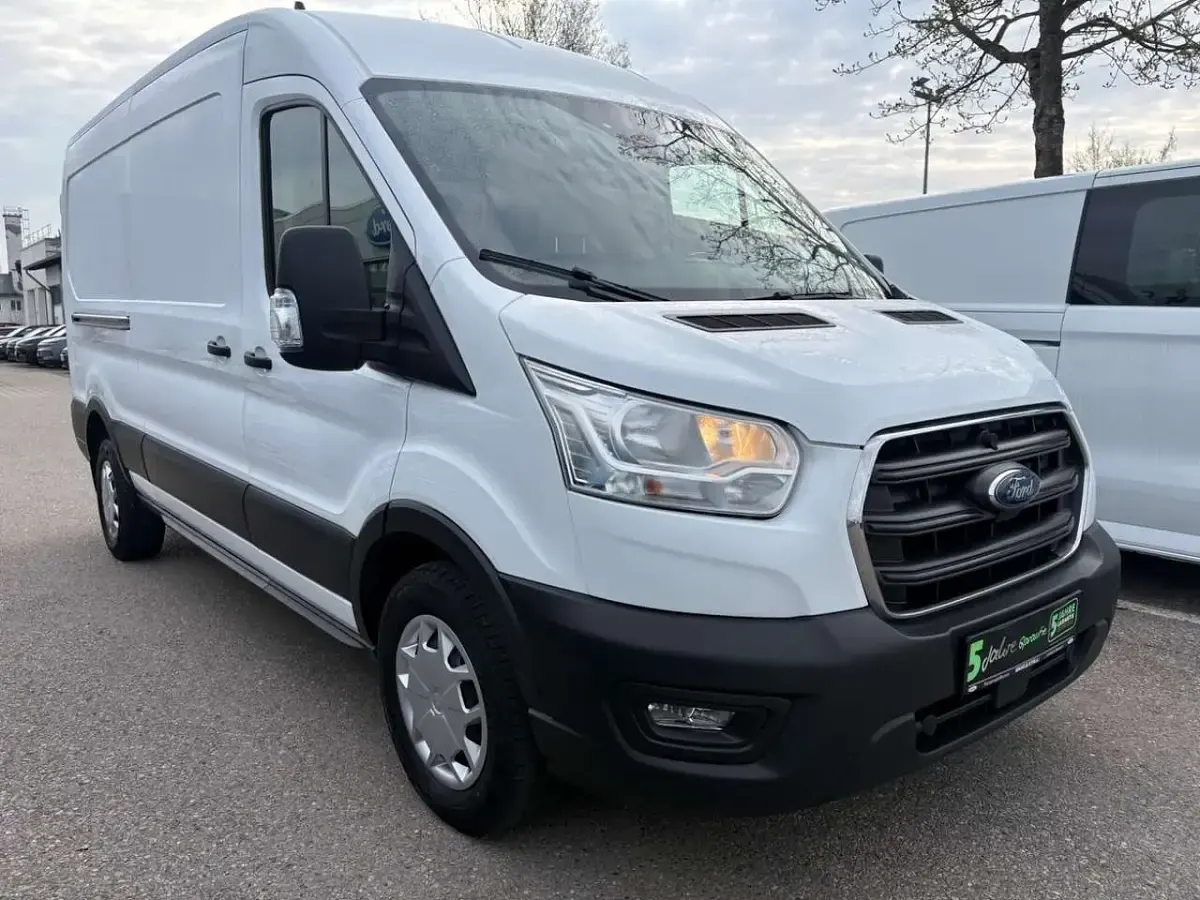 Używany Ford Transit Trend 131 KM (96 kW) 2022 Biały Sedan/Limuzyna