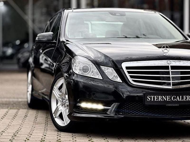 Schwarz Gebraucht 2012 Mercedes E500 AMG line Limousine | 27.900 € (Etwas zu teuer) - Bild 1/4