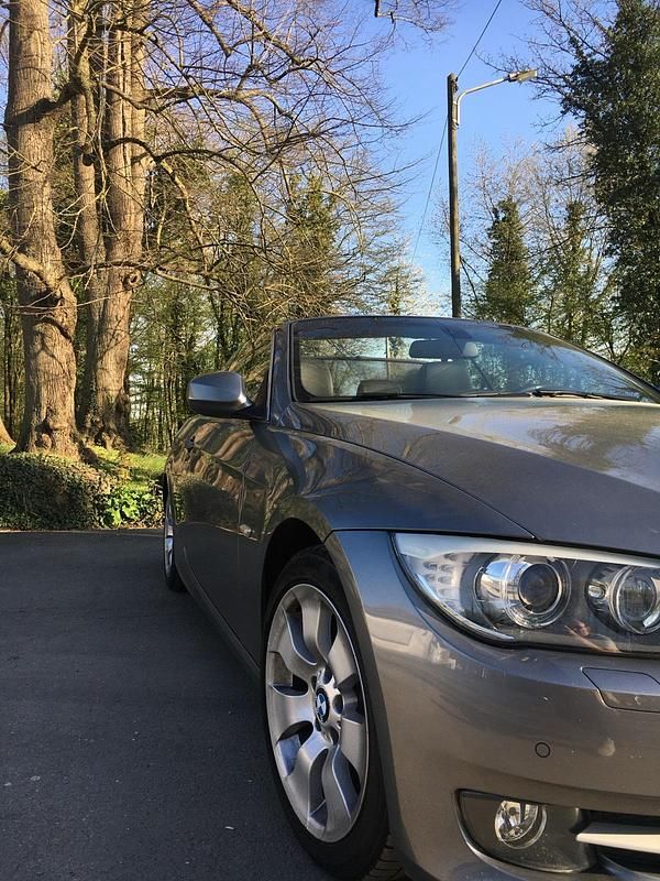 Gebraucht BMW 320 Cabriolet 183 PS (134 kW) 2010 Grau Cabrio
