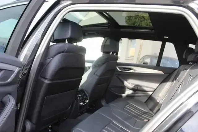 Gebraucht BMW 520 Performance 190 PS (139 kW) 2023 Black sapphire metallic Limousine