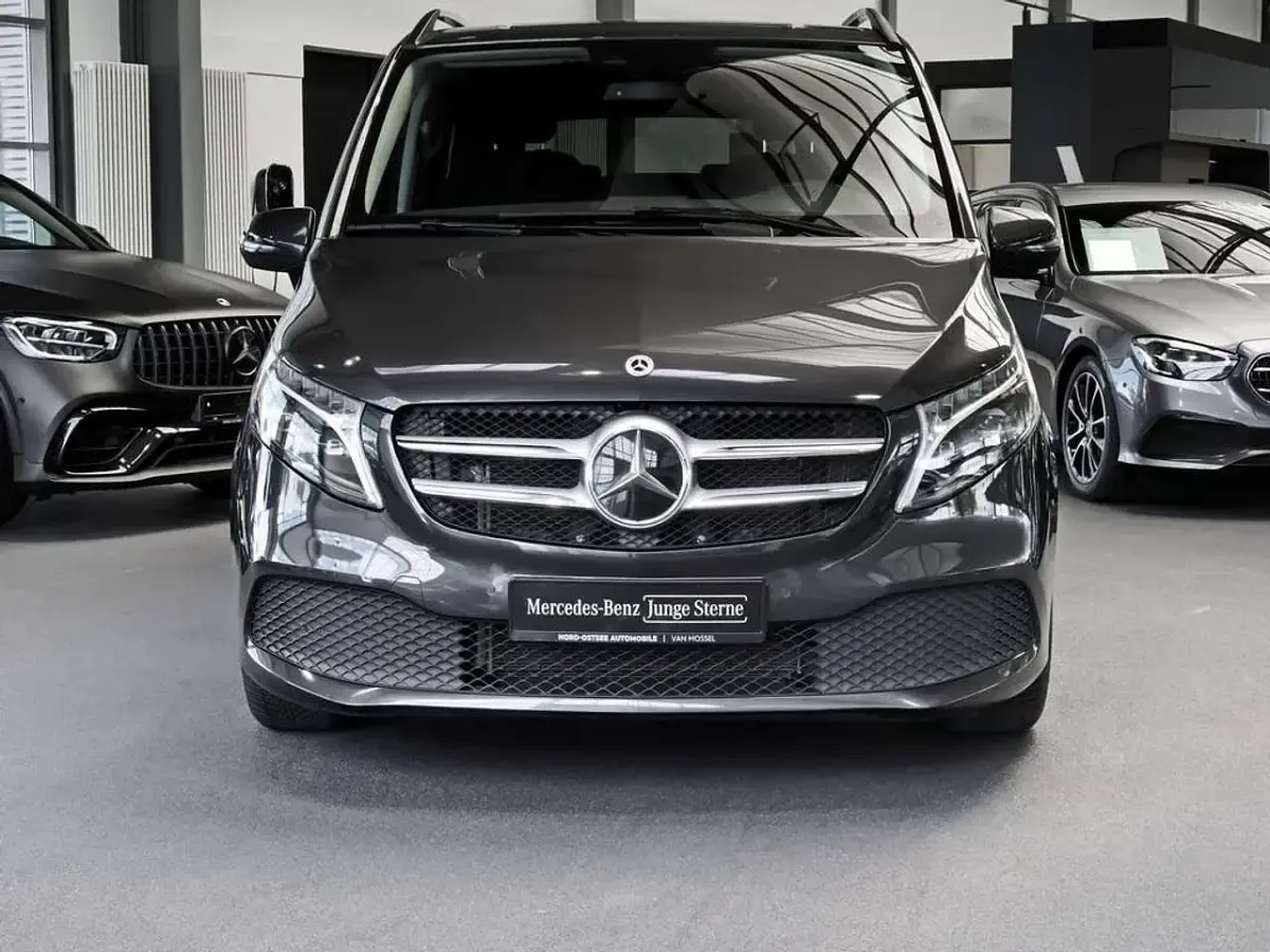 Gebraucht Mercedes V220 Edition 163 PS (119 kW) 2024 Grau Van / Kleinbus