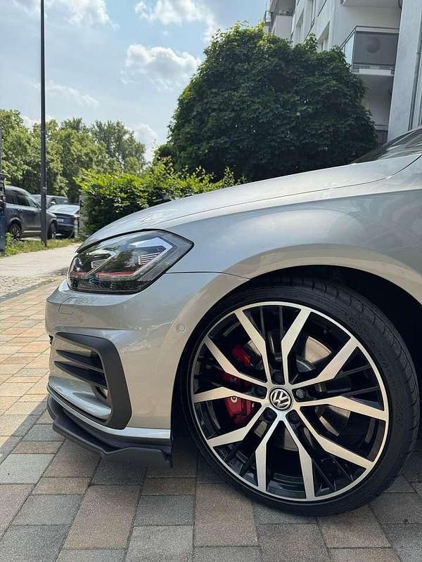 Grau Gebraucht 2018 VW Golf VII GTI Kleinwagen | 28.499 € (Teuer) - Bild 1/4