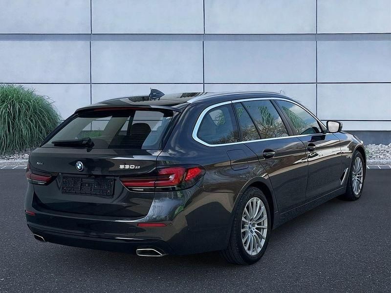 Gebraucht BMW 530e 184 PS (135 kW) 2022 Grau Kombi