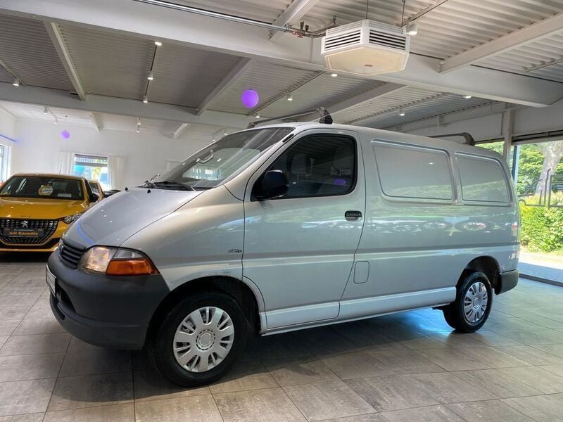 Silber Gebraucht 2002 Toyota HiAce Van / Kleinbus | 5.990 € (Fairer Preis) - Bild 1/4