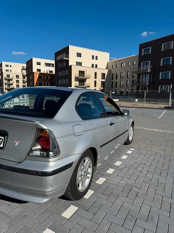 Gebraucht BMW 316 116 PS (85 kW) 2001 Silber Coupé