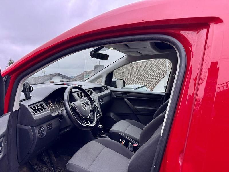 Second-hand VW Caddy Maxi 102 CP (75 kW) 2019 Roșu Monovolum