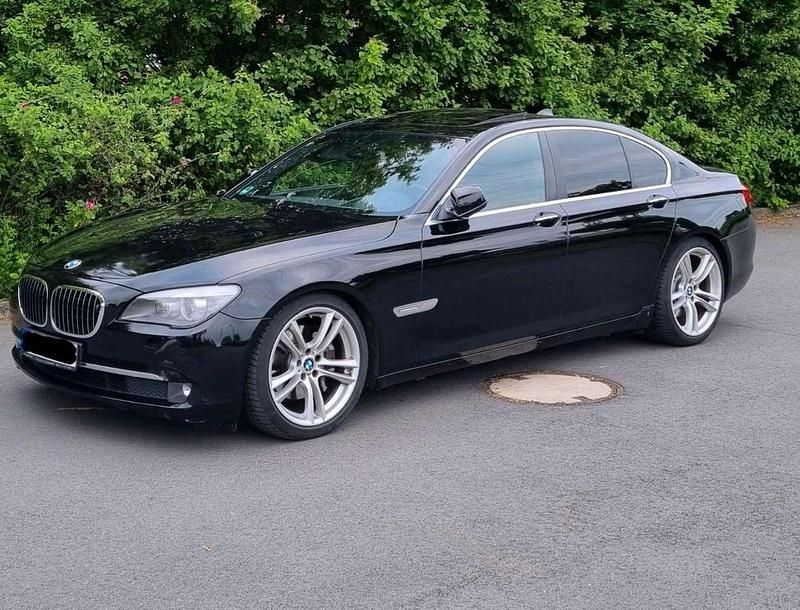 Second-hand BMW 740 306 CP (225 kW) 2012 Negru Berlinǎ