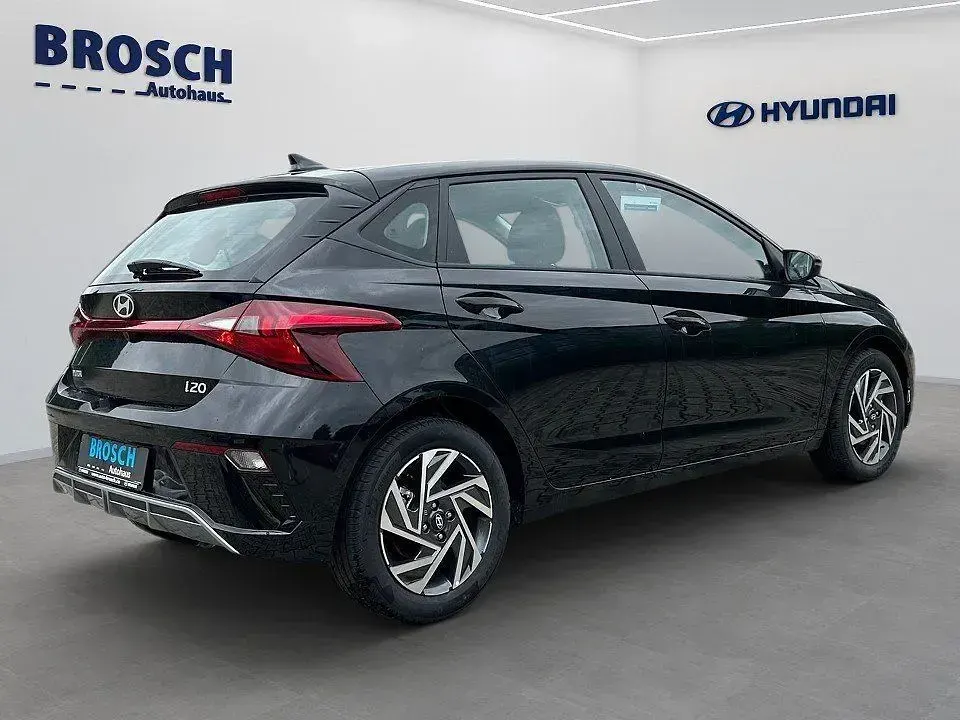 Neu Hyundai i20 Trend 101 PS (74 kW) 2025 Schwarz Kleinwagen