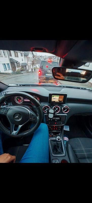 Gebraucht Mercedes A180 Urban 122 PS (89 kW) 2013 Grau Limousine