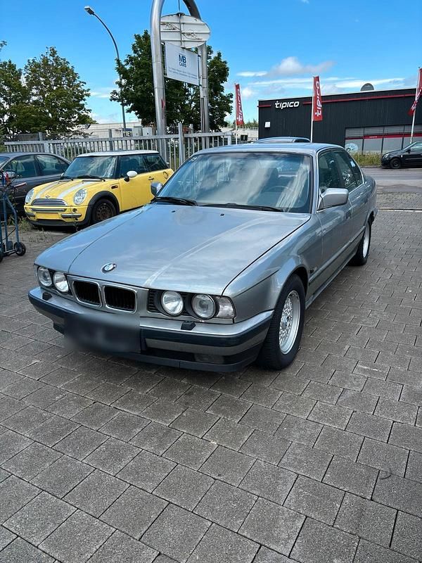 Używany BMW 535 210 KM (154 kW) 1988 Szary Sedan/Limuzyna