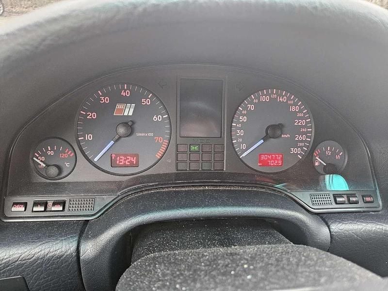 Second-hand Audi S8 340 CP (250 kW) 1998 Berlinǎ